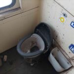 In der Schnellbahn auf’s Klo